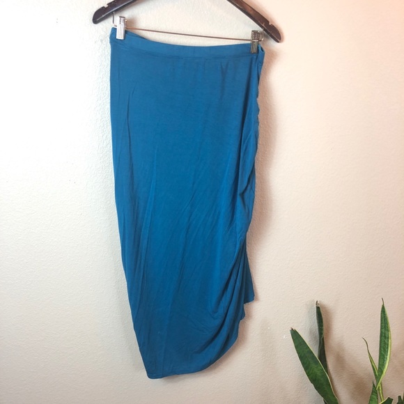 Summer & Sage || Asymmetrical Skirt - Picture 5 of 7